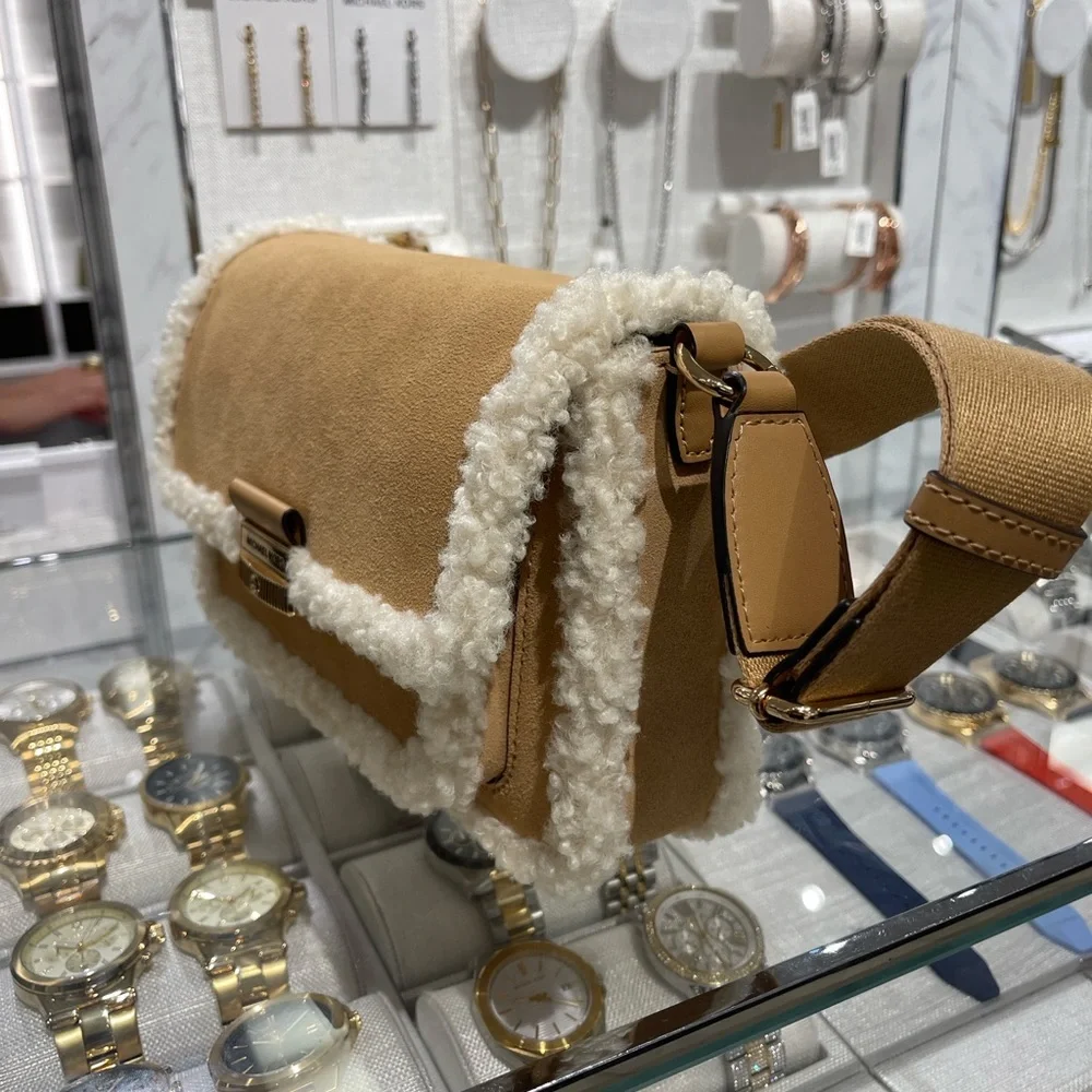 MICHAEL KORS Bradshaw Medium Suede and Faux Shearling Messenger Bag
Peanut
NWT - Picture 10 of 16